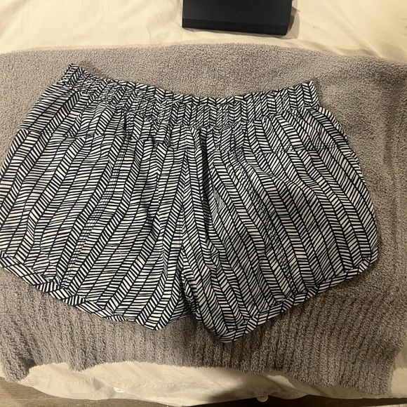 Athleta Pants - Athleta Navy and White Leaf Print Shorts